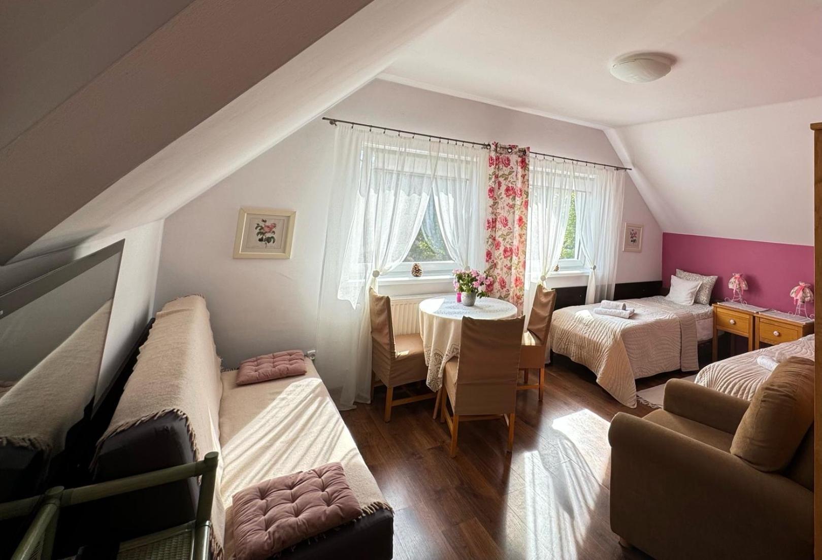 Pokoje Goscinne Przylesie Lobez Bagian luar foto